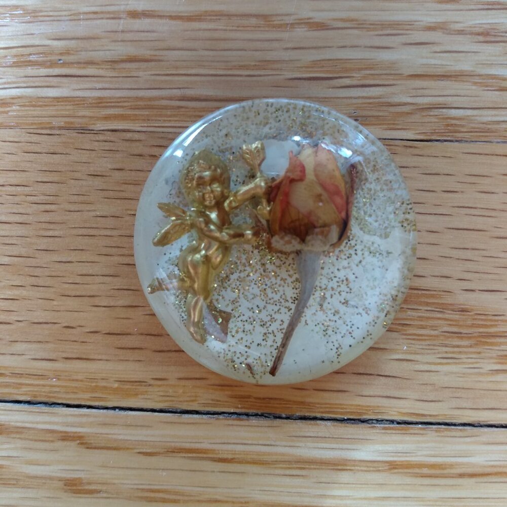 Vintage Angel Cherub Brooch Dried Rose Flower Embedded Resin Handmade Kitschy - Picture 2 of 10